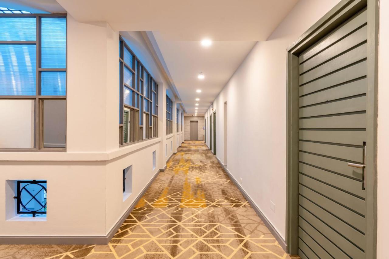 Manhattan Business Hotel, Malé Kültér fotó