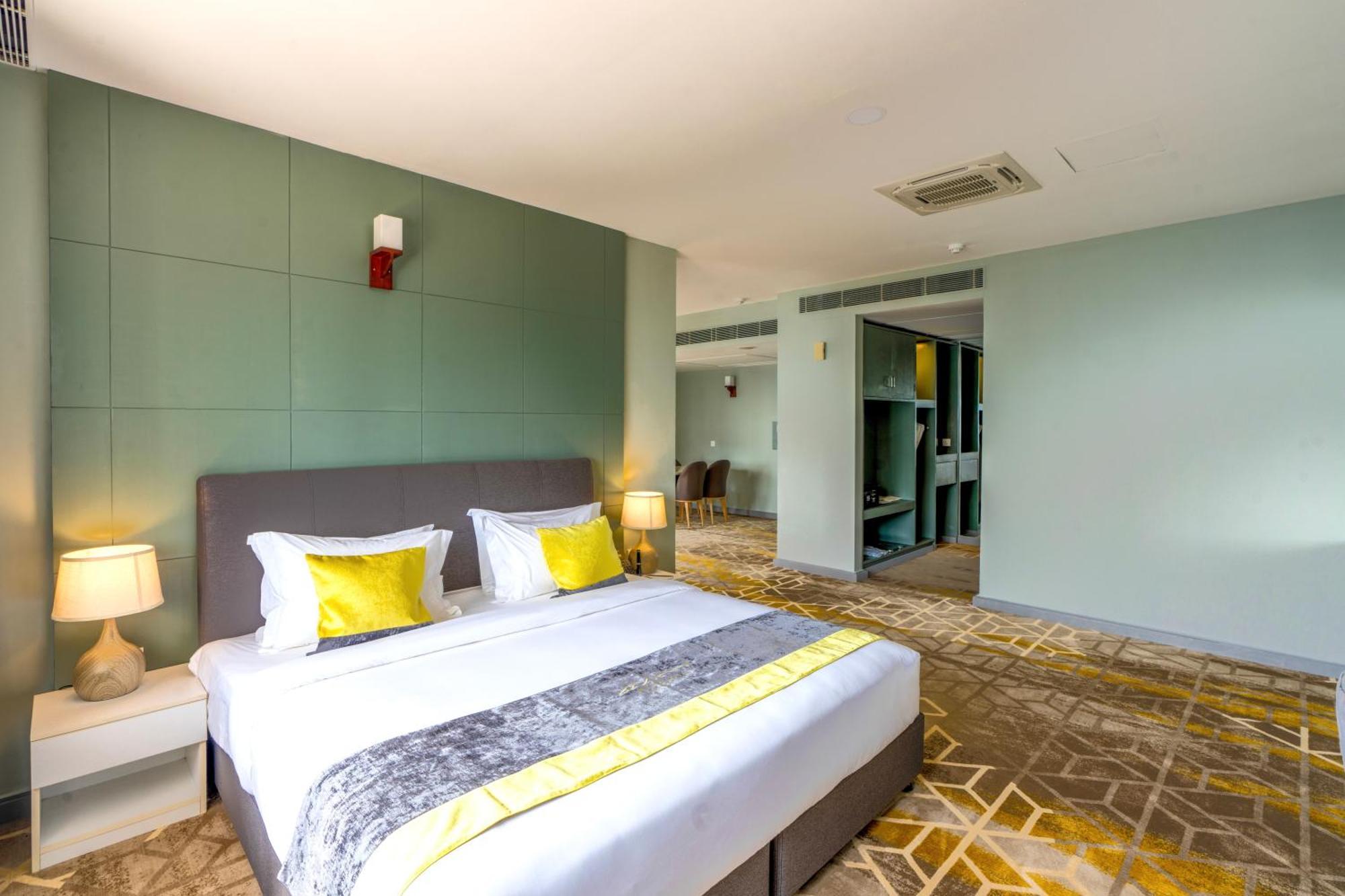 Manhattan Business Hotel, Malé Kültér fotó